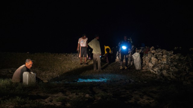 Ekipa nocnych poławiaczy, północna Sumba