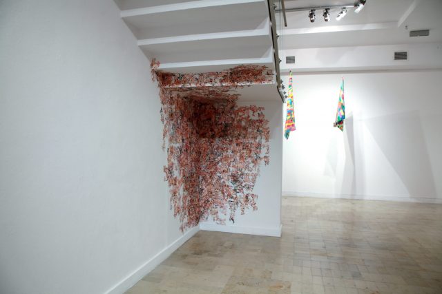 Sala Dolna, instalacja site-specific Maryny Sakowskiej, pt. Body Confetti (2017)