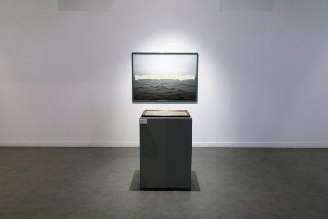 Sala Podwójna, fotografia i mapa Ewy Kasperek, pt. Φ (fi) (2015)